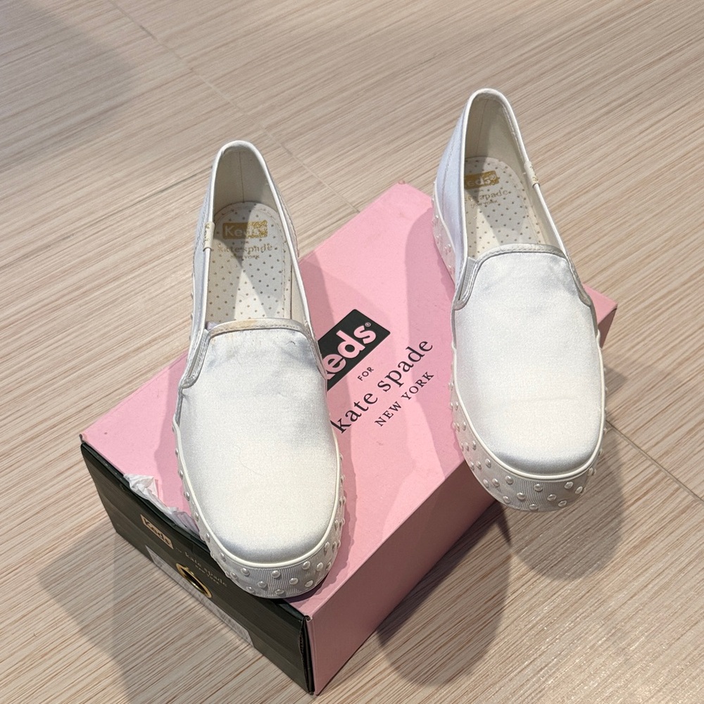 KEDS X KATE SPADE White Slip-On Sneakers with Pearl details